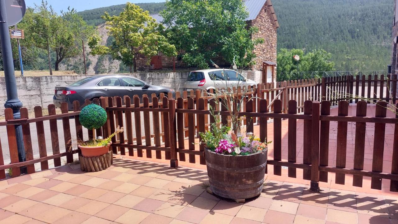 Apartamentos Castiello De Jaca 3000 Bagian luar foto