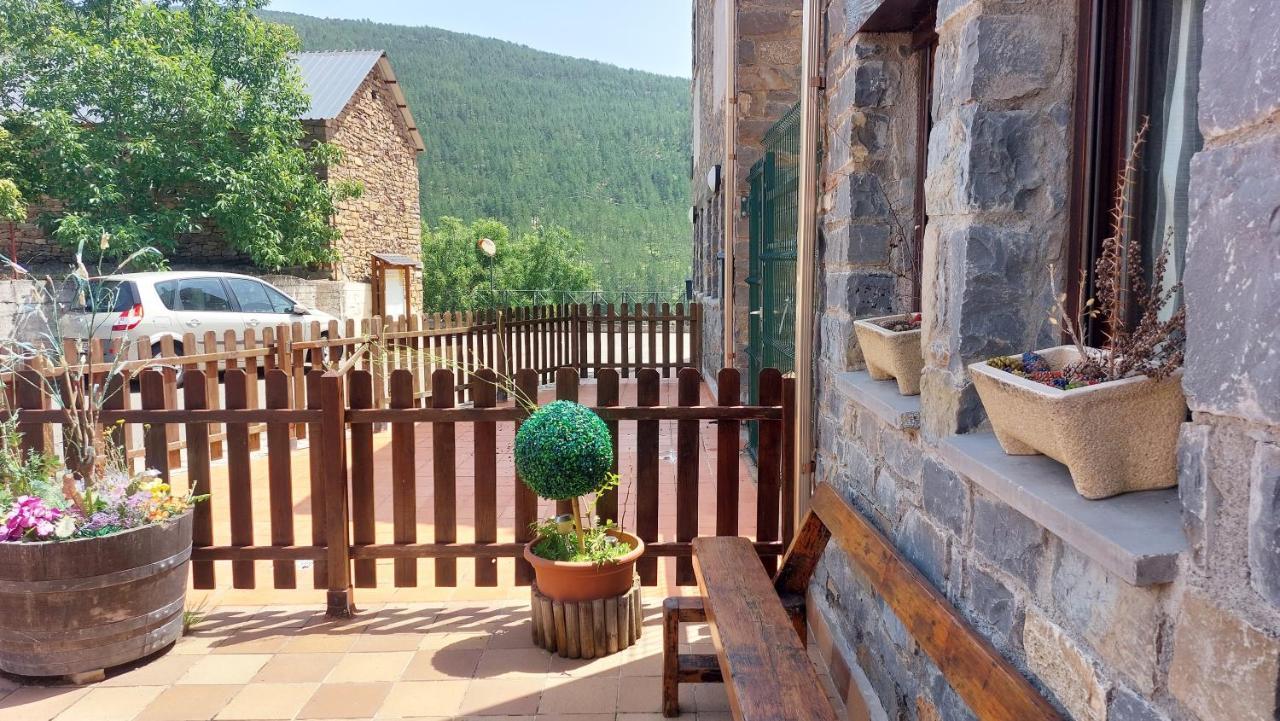 Apartamentos Castiello De Jaca 3000 Bagian luar foto