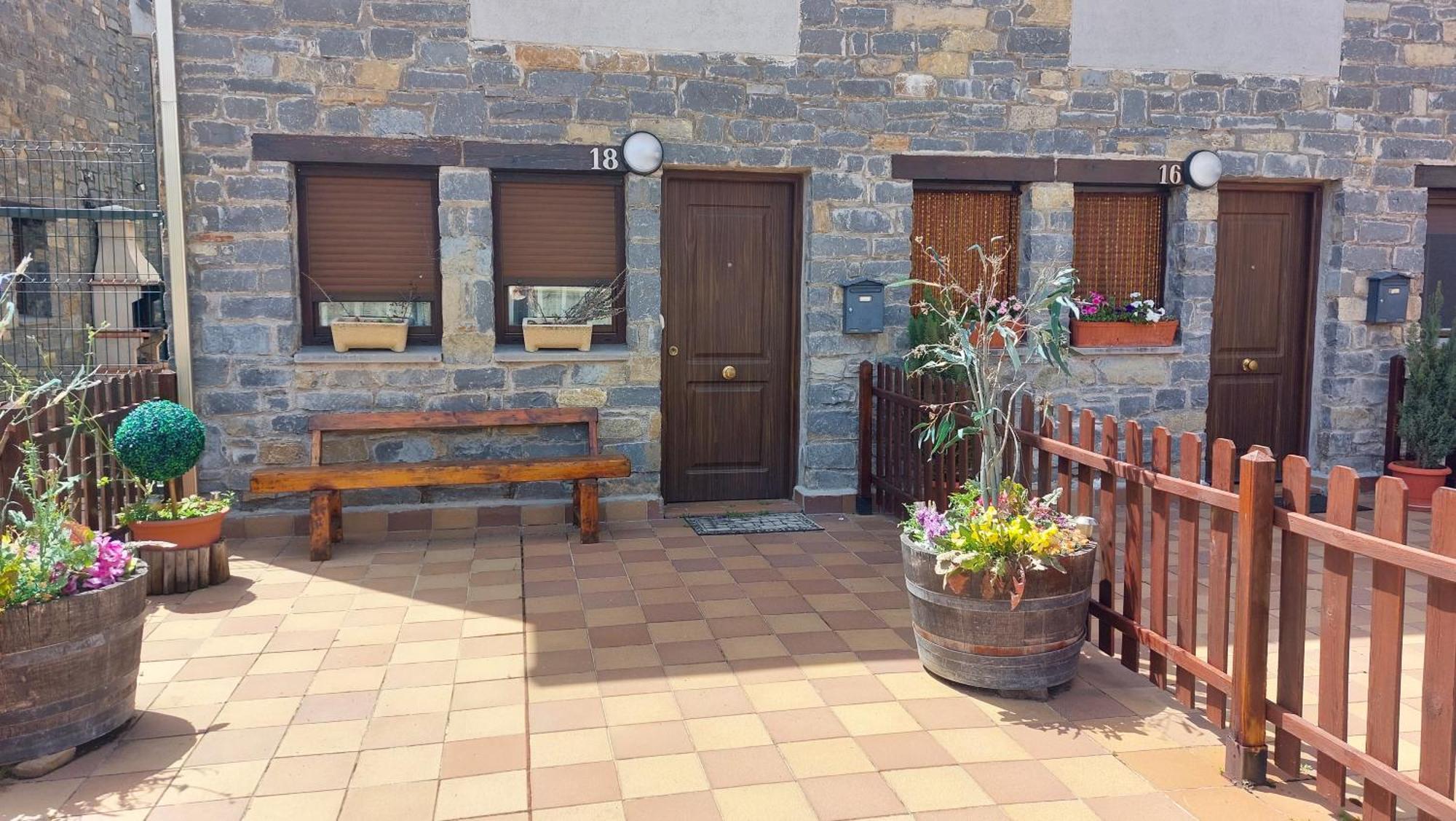 Apartamentos Castiello De Jaca 3000 Bagian luar foto